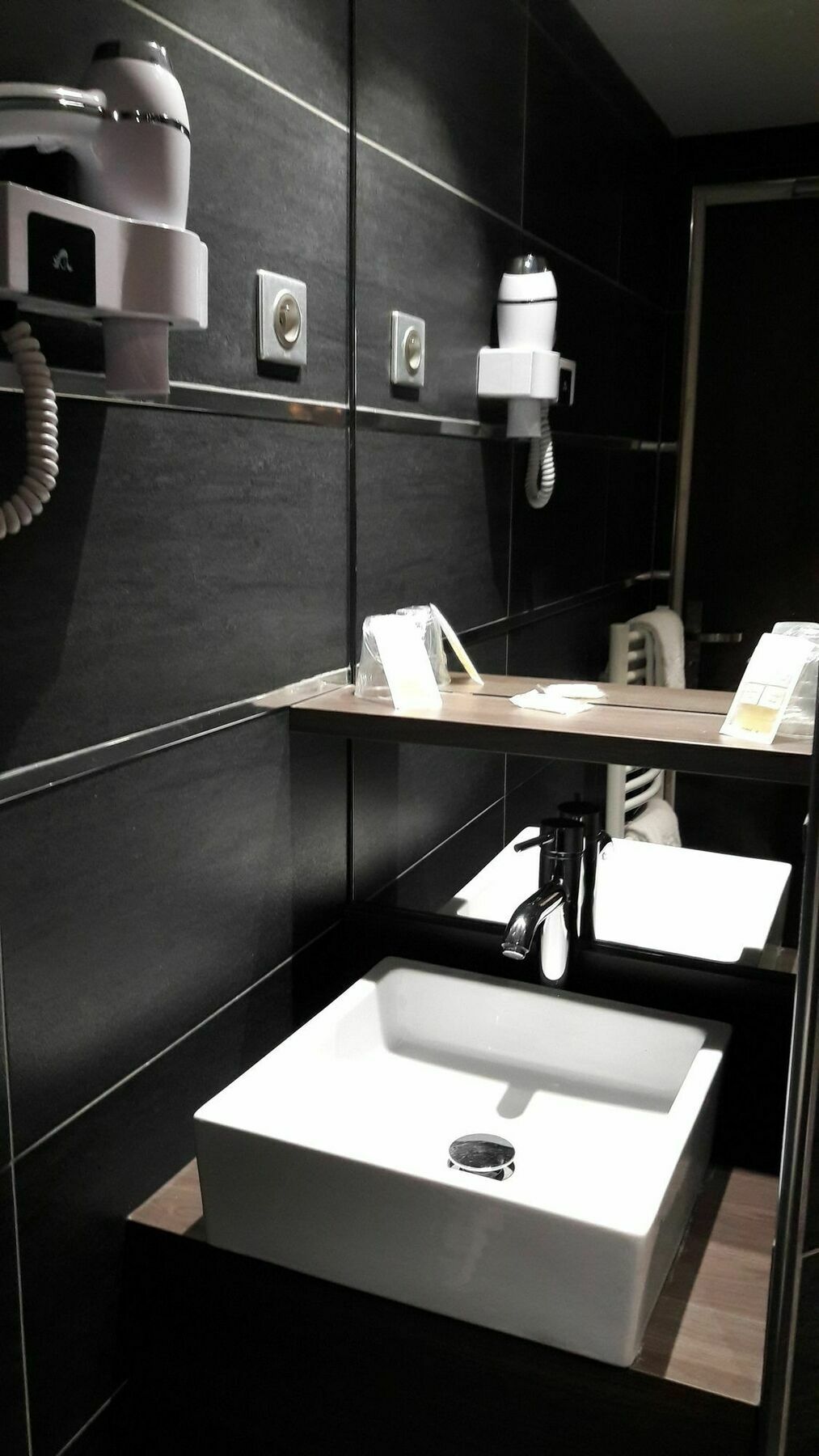 Hotel Crocus Caen Memorial Dış mekan fotoğraf